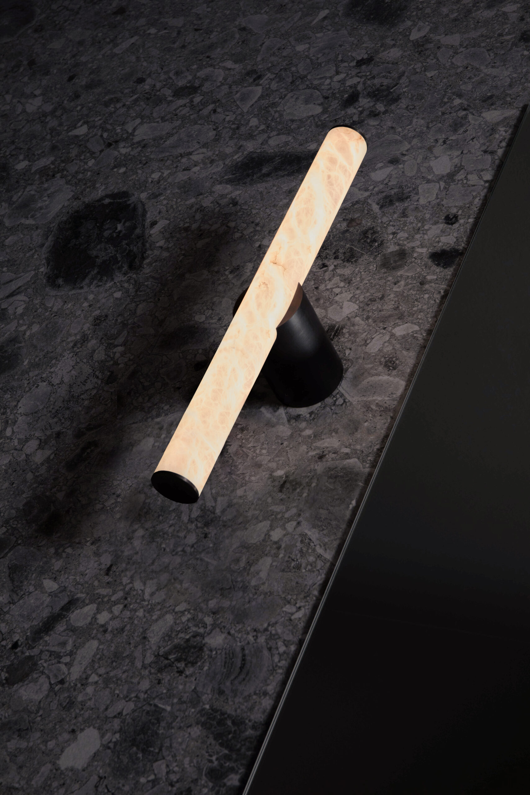 Discover the unique AW 400 T lamp by ONE A - Be inspired
