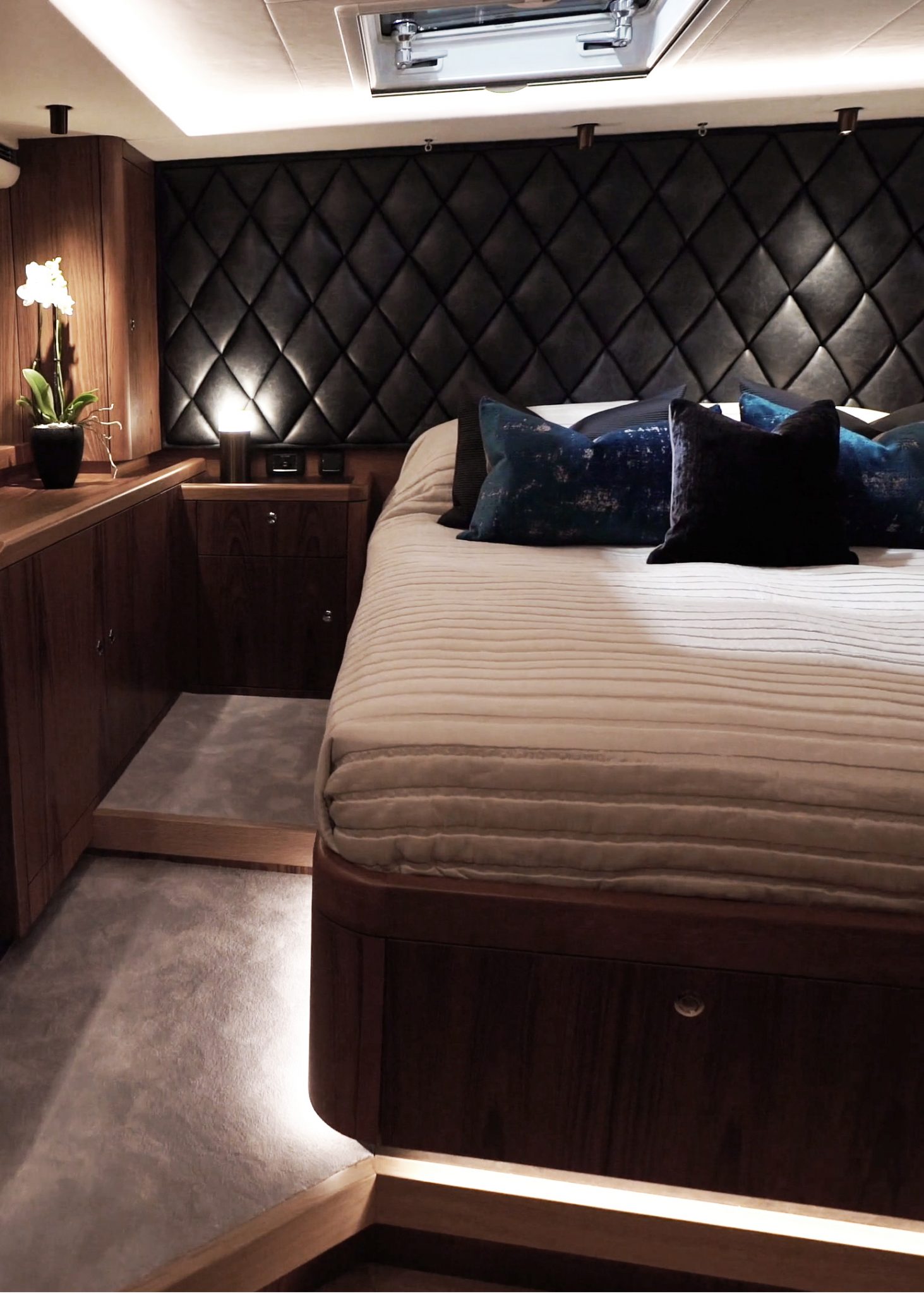 Yacht lighting solutions - Explore our lighting solutions for luxury yachts